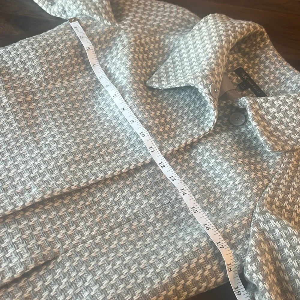 Anne Klein Light Grey/White Tweed Jacket With Pockets Size 6